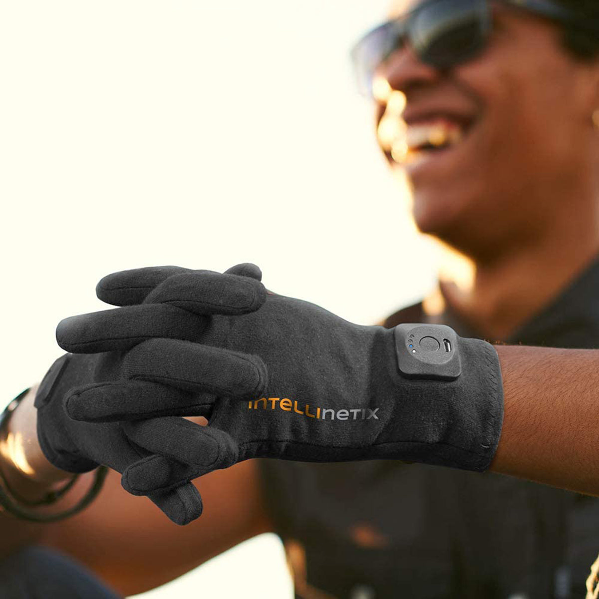 Intellinetix Vibrating Therapy Gloves - Increases circulation and reduces pain Intellinetix