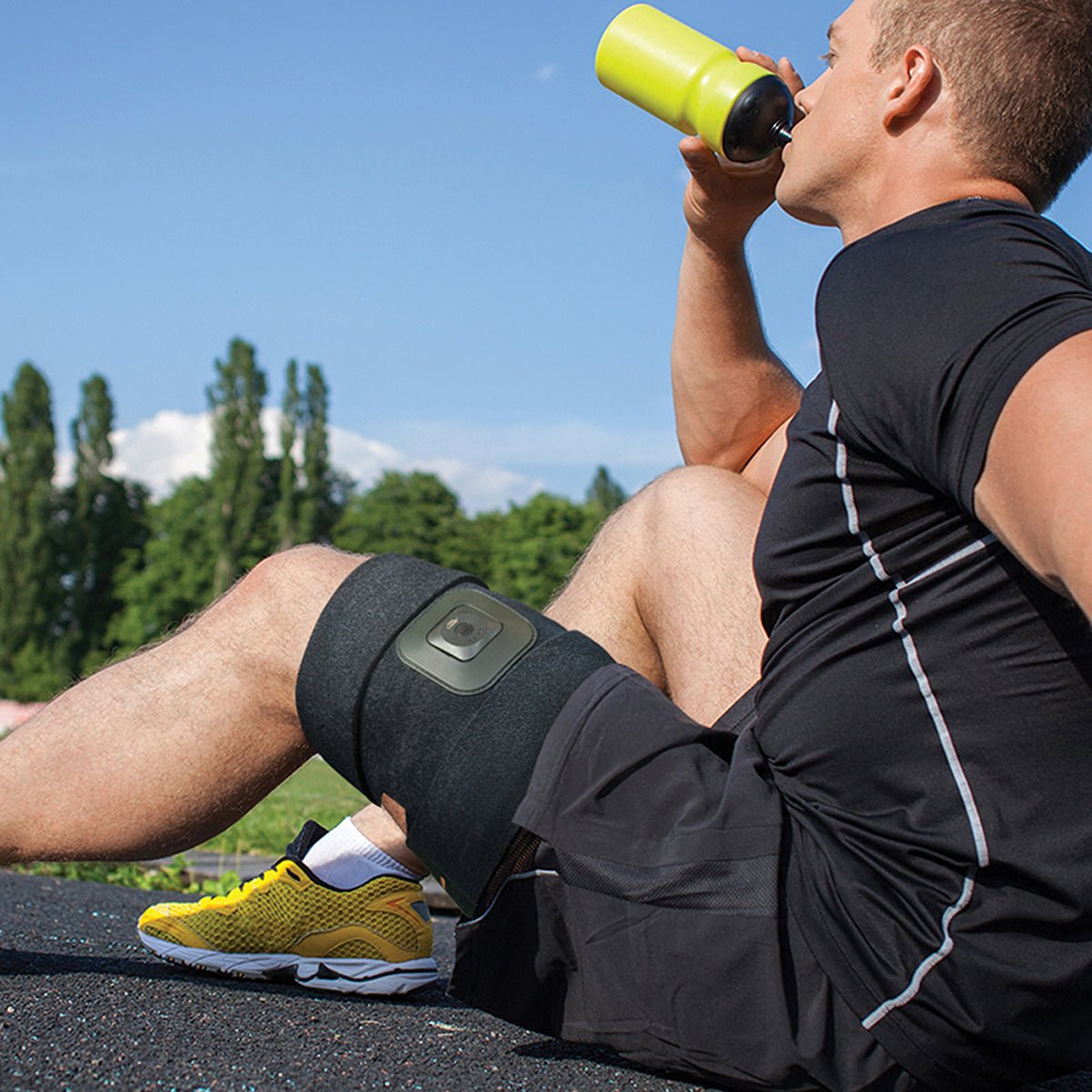 Intellinetix Vibrating Quad and Thigh Therapy Compression Wrap - Universal - Forza Sports
