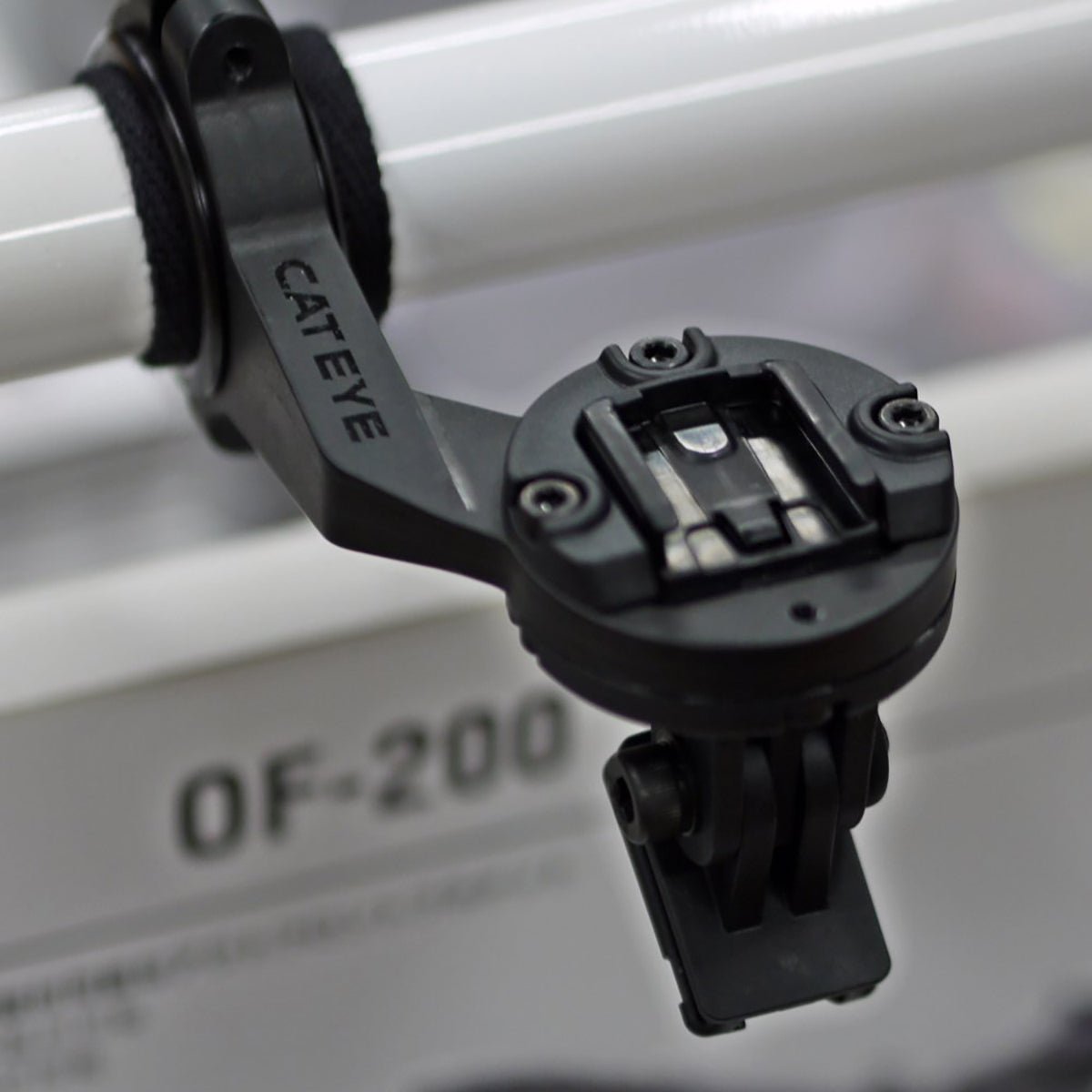 CatEye OF - 200 Out Front Bracket 2 - Forza Sports