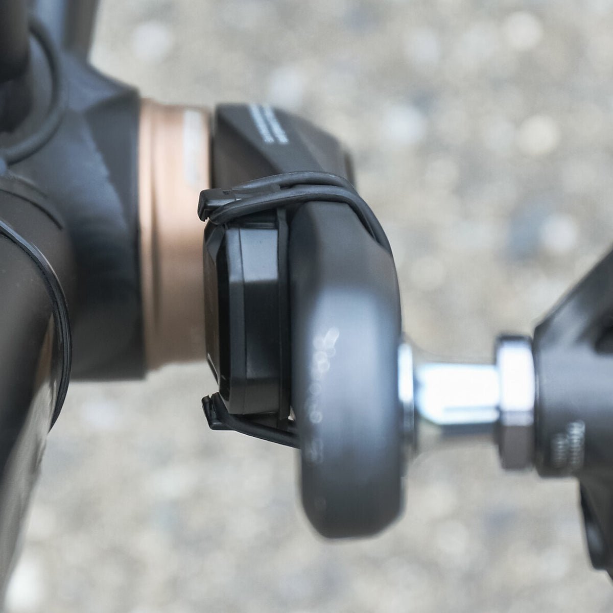 CatEye CDC - 30 Bluetooth and ANT+ Magnetless Cadence Sensor - Black - Forza Sports