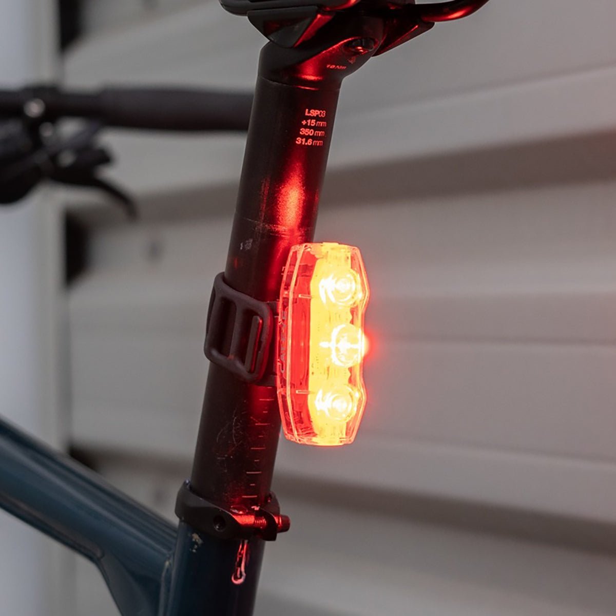 CatEye ViZ300 Wireless Rechargeable Rear Safety Light - Forza Sports
