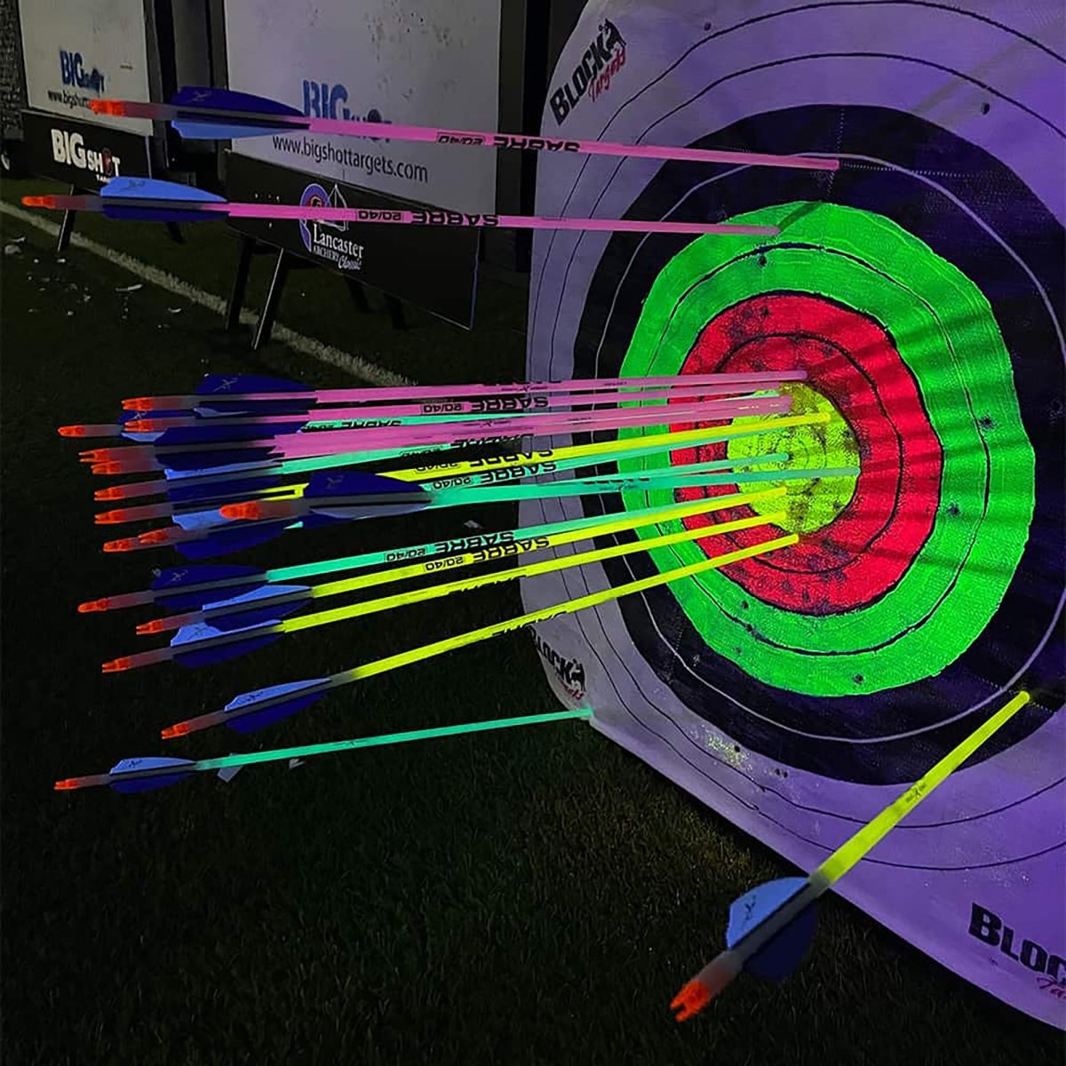 Carbon Express Sabre 2040 Youth Arrows 3 - Pack with Glowsticks - Forza Sports