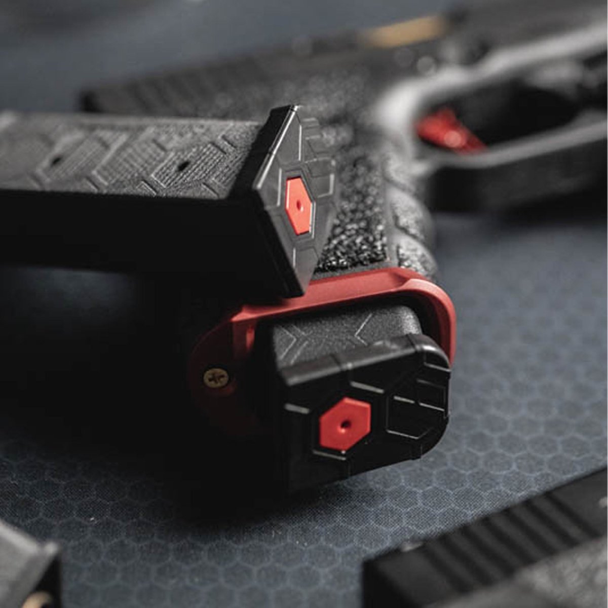 HEXMAG Carbon Fiber Glock 17 Compatible, 10 Round - Forza Sports
