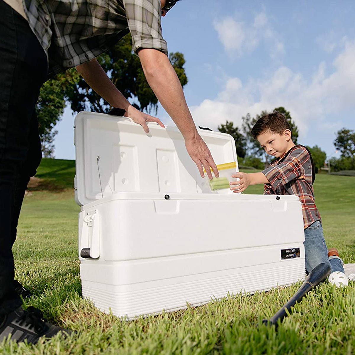 IGLOO Marine Ultra Hard Cooler - White - Forza Sports