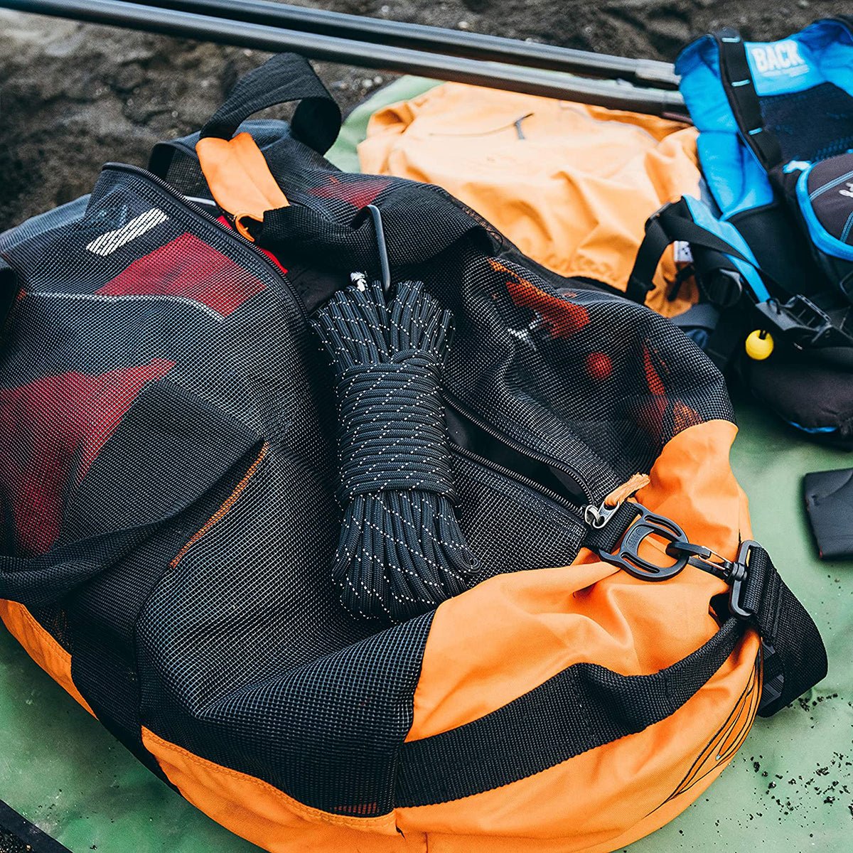 Gear Aid 100 ft. Extra Heavy Duty 1100 Paracord with Carabiner - Black/Reflective - Forza Sports