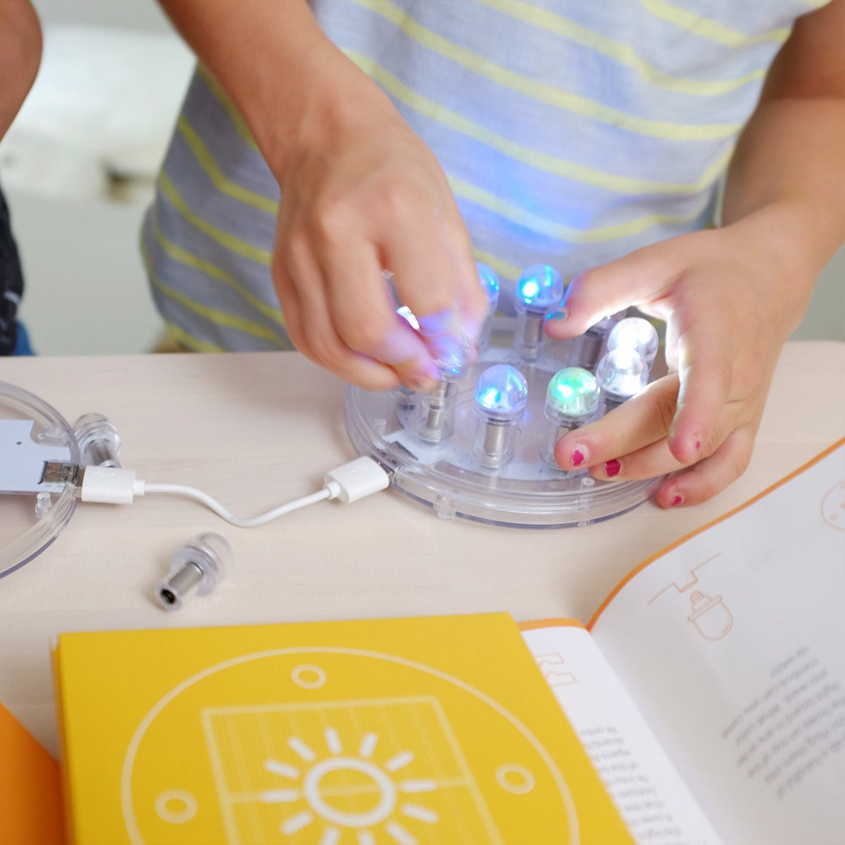 MPOWERD Build - Your - Own Luci Customizable Solar - Powered Light Kit - Forza Sports