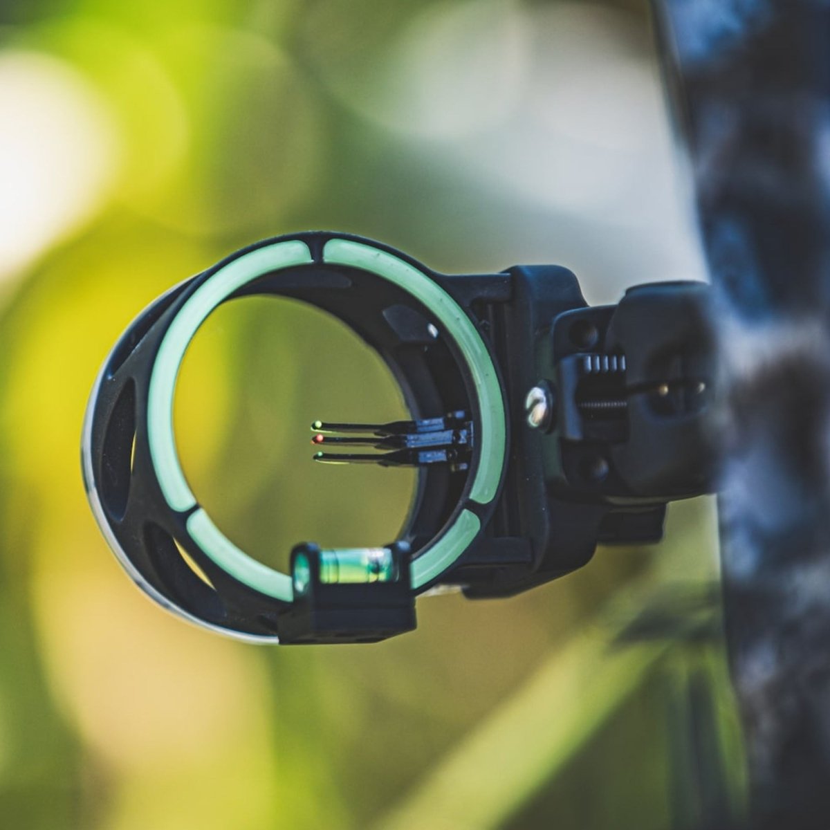 TRUGLO Veros 3 - Pin Archery Bow Sight Adjustable Right & Left Hand, Black TG5103B - Forza Sports