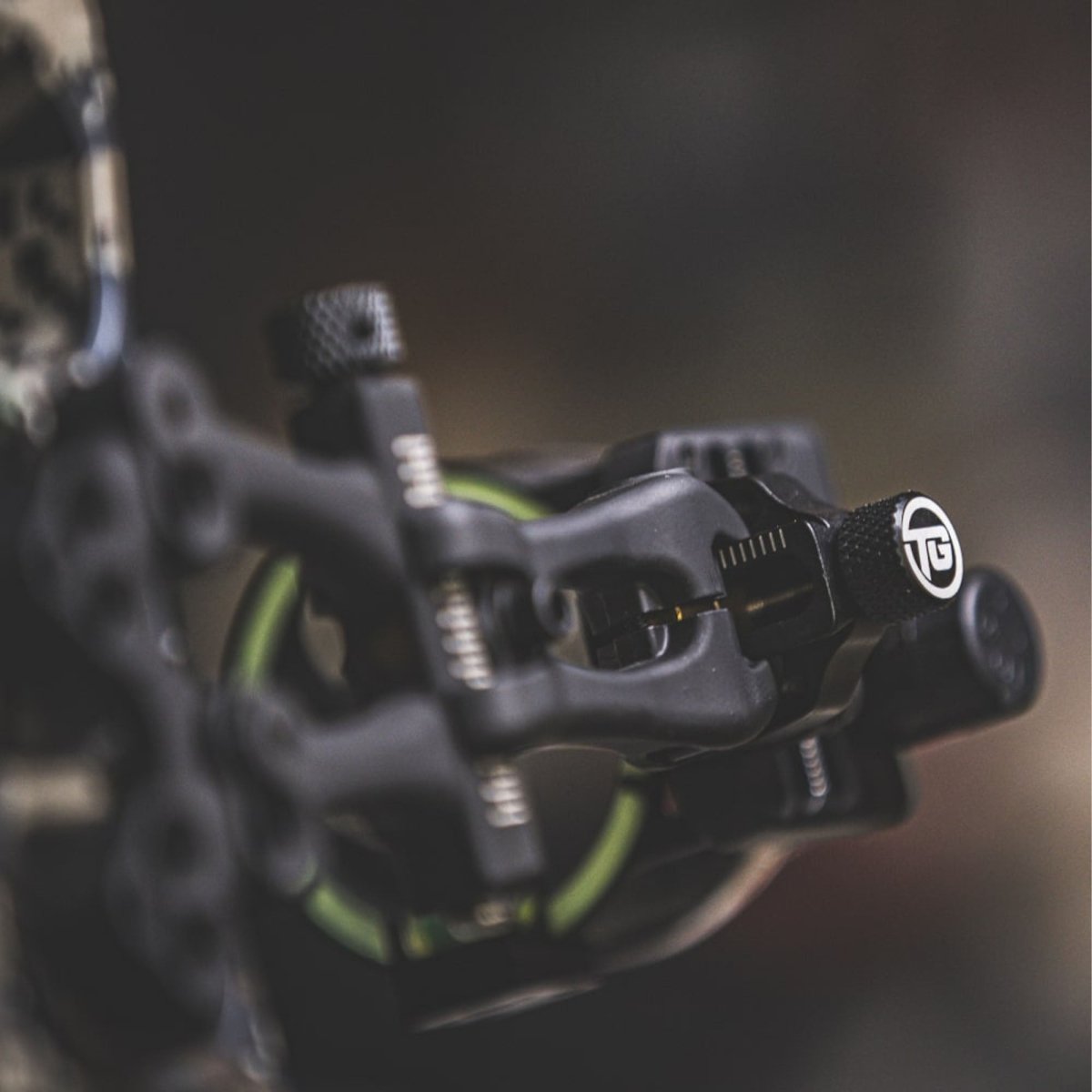 TRUGLO Veros 3 - Pin Archery Bow Sight Adjustable Right & Left Hand, Black TG5103B - Forza Sports