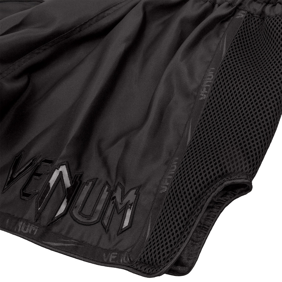 Venum Giant Lightweight Muay Thai Shorts - Black/Black Venum