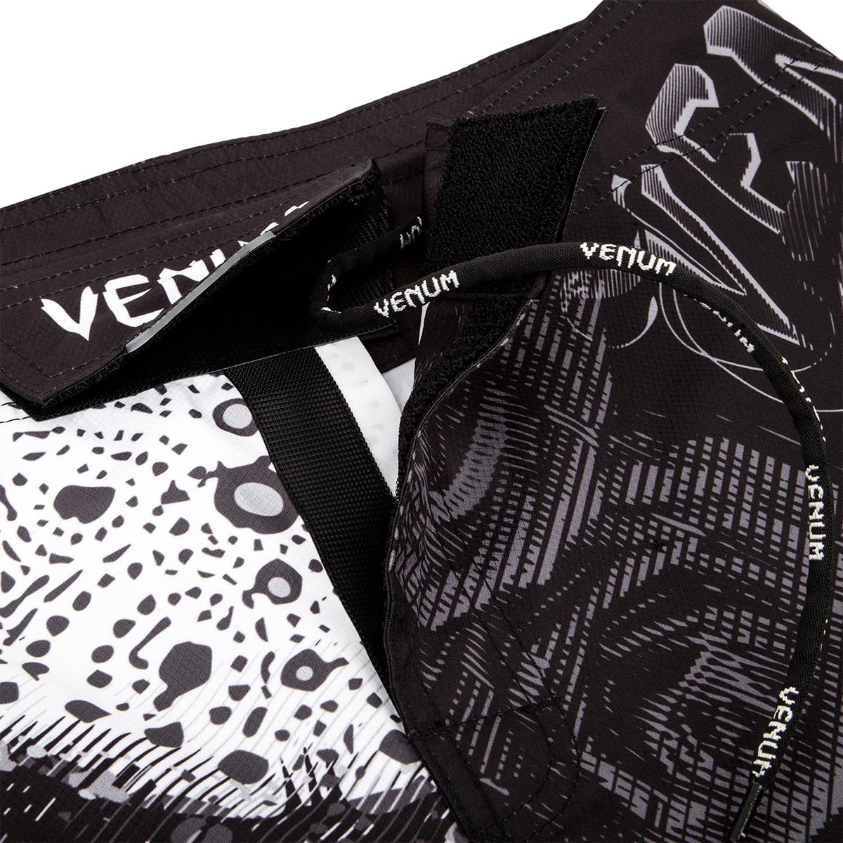 Venum Santa Muerte 3.0 Lightweight MMA Fightshorts - Black/White - Forza Sports