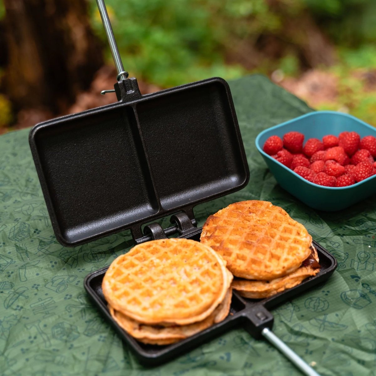 Coghlan's Pre - Seasoned Double Cast Iron Camp Cooker for Pies, Sandwiches or Grilling Meat - Forza Sports