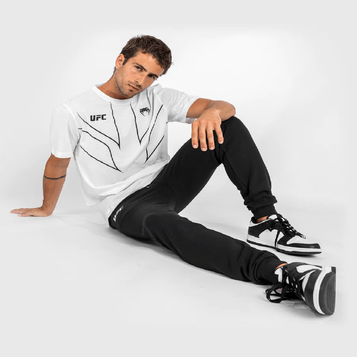 वेनम UFC फाइट नाइट 2.0 प्रतिकृति टी-शर्ट - सफेद - फोर्ज़ा स्पोर्ट्स