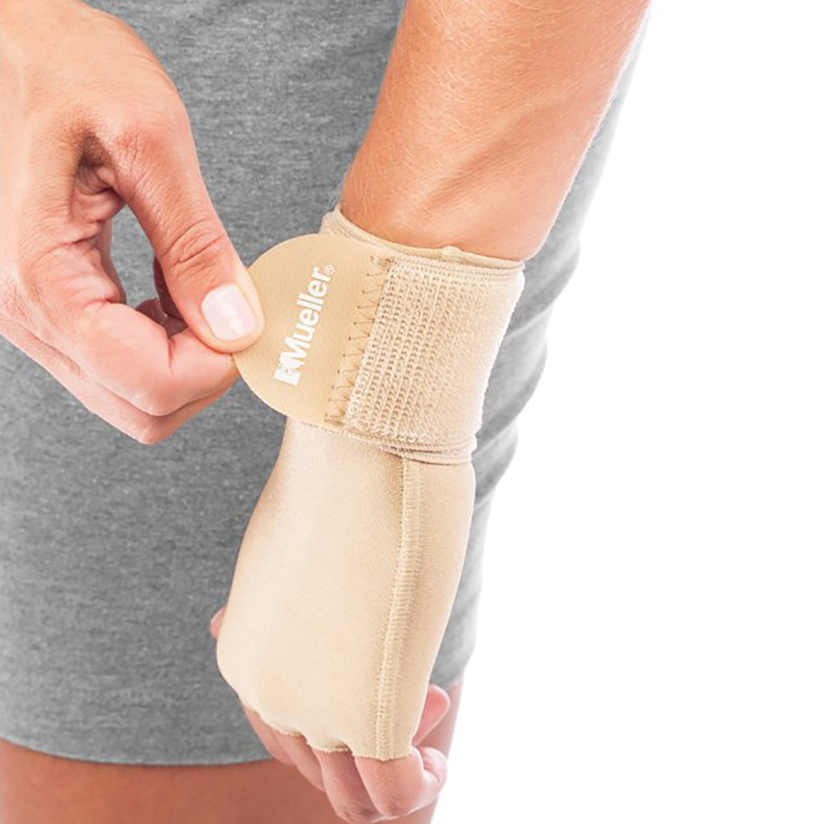 Mueller Sports Medicine Single Compression Glove - Beige Mueller Sports Medicine