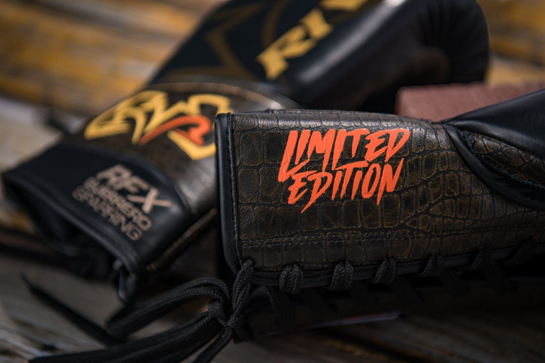 राइवल बॉक्सिंग RFX - गुरेरो HDEF लेस-अप स्पैरिंग ग्लव्स, क्रोकोडाइल/ब्लैक - फोर्ज़ा स्पोर्ट्स