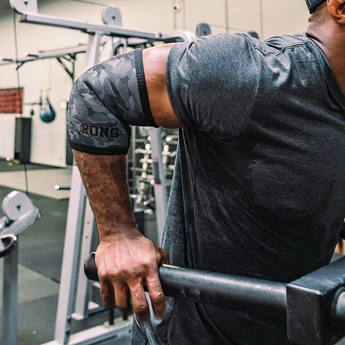 मार्क बेल द्वारा स्लिंग शॉट स्ट्रॉन्ग कम्प्रेशन एल्बो स्लीव्स - 5 मिमी मोटी - ब्लैक कैमो - फोर्ज़ा स्पोर्ट्स