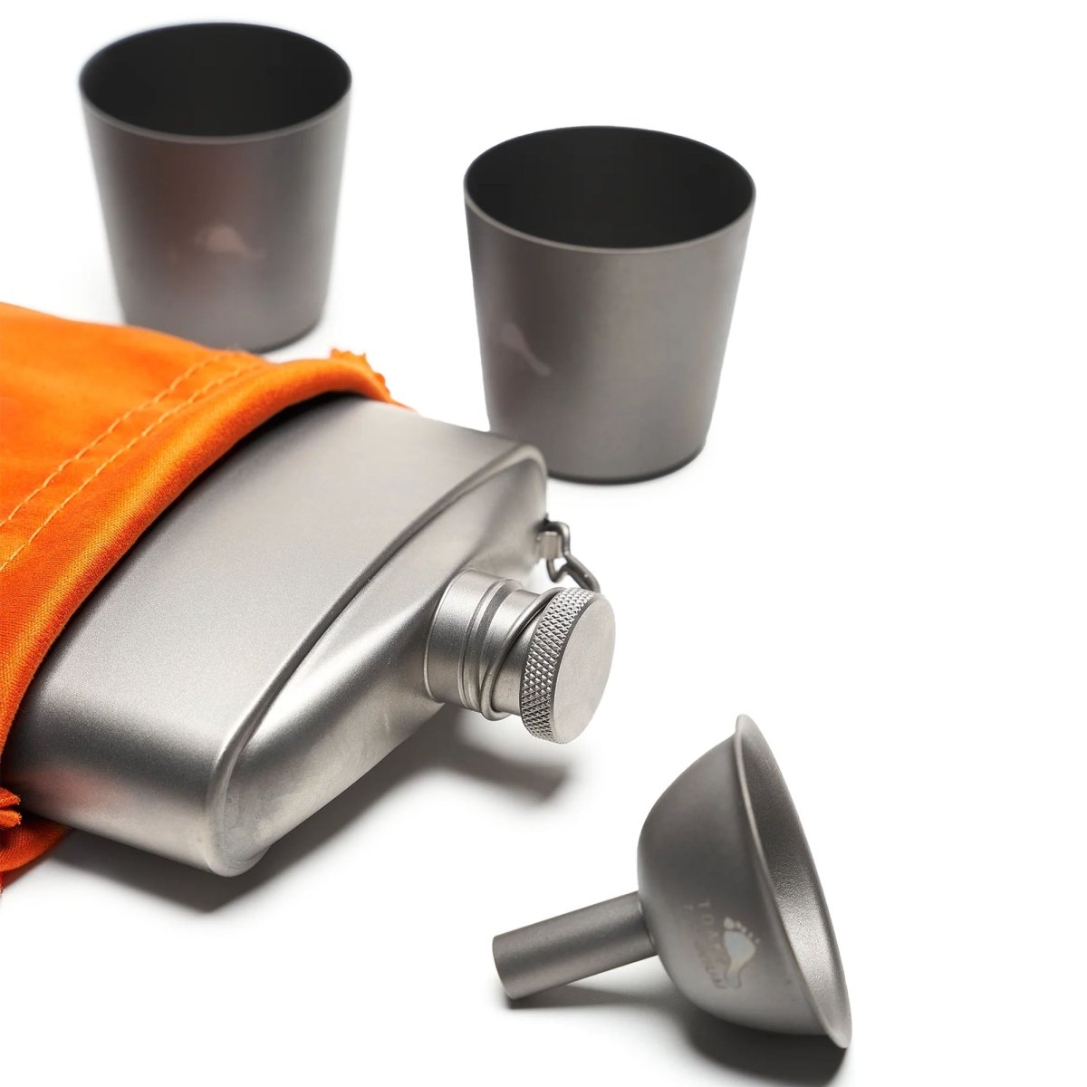 TOAKS Titanium Flat Flask Set (1 Flask, 2 Shot Glasses, 1 Funnel) - Forza Sports