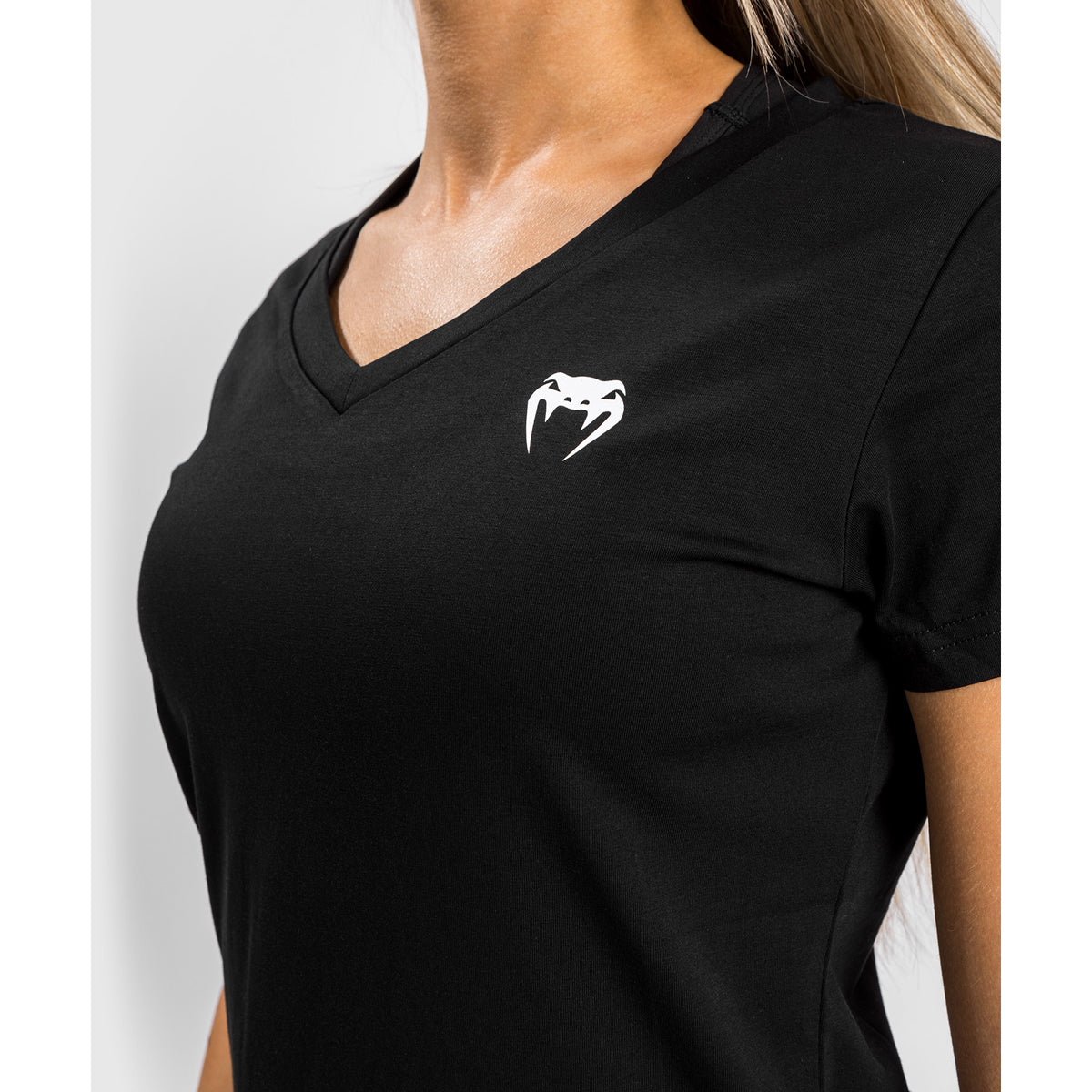 Venum Women's Essential V-Neck T-Shirt - Black Venum