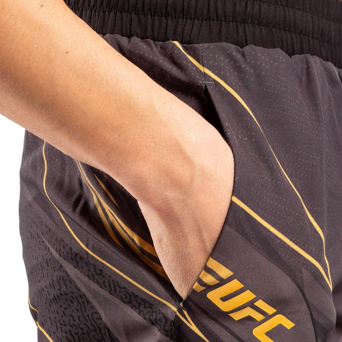 वेनम UFC रेप्लिका चैंपियन ट्रेनिंग शॉर्ट्स - काला/सोना - फोर्ज़ा स्पोर्ट्स